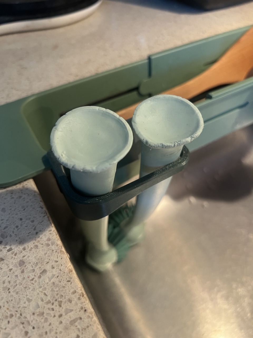 SKOLÄST Brush Holder